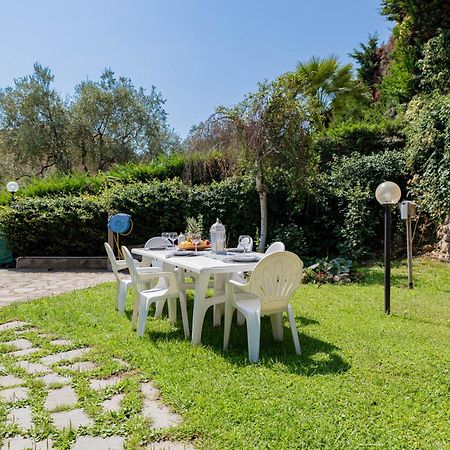 H11 Oasi Serena Parcheggio-Giardino Taggia Exteriér fotografie